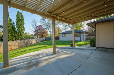 1860 Canyon Avenue Medford OR 97504