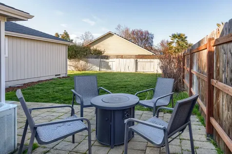 845 Forest Glen Drive Central Point OR 97502