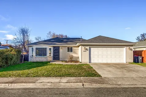 845 Forest Glen Drive Central Point OR 97502
