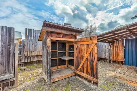 109 Lozier Lane Medford OR 97501