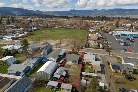 109 Lozier Lane Medford OR 97501