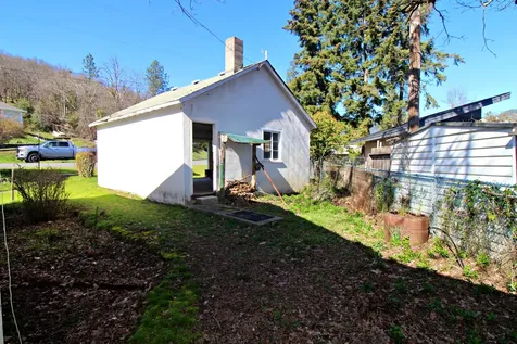 1119 NW Elm Street Grants Pass OR 97526
