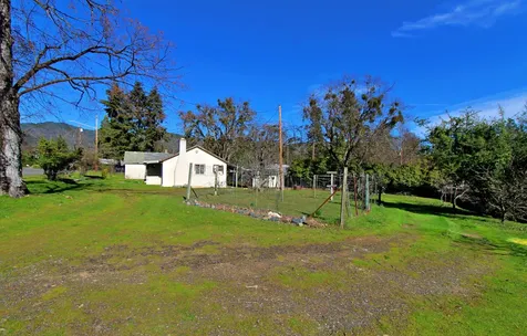 1119 NW Elm Street Grants Pass OR 97526