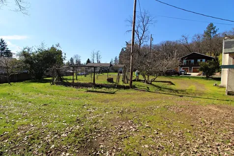 1119 NW Elm Street Grants Pass OR 97526