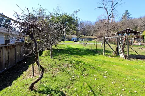 1119 NW Elm Street Grants Pass OR 97526