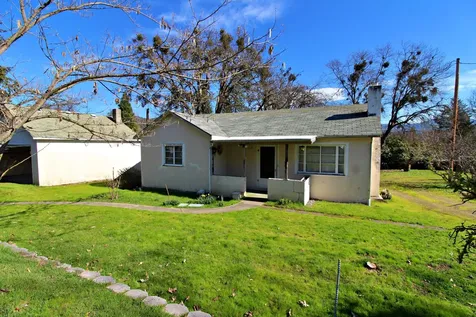 1119 NW Elm Street Grants Pass OR 97526