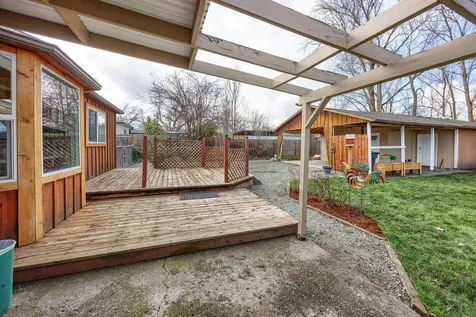 140 Clover Lane Medford OR 97501