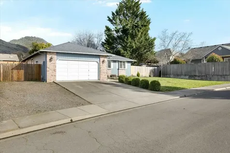 2922 Fairfax Street Medford OR 97504