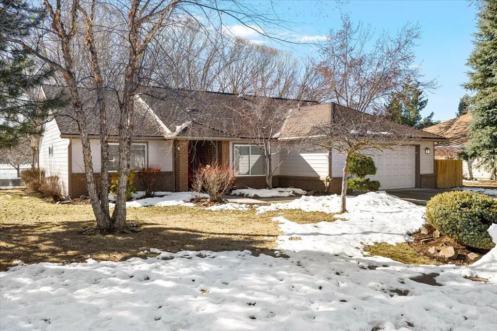 972 Harbor Isle Boulevard Klamath Falls OR 97601