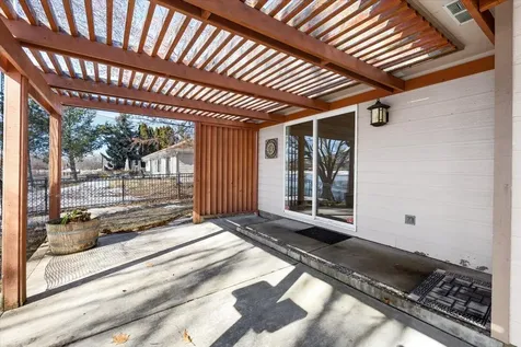 972 Harbor Isle Boulevard Klamath Falls OR 97601