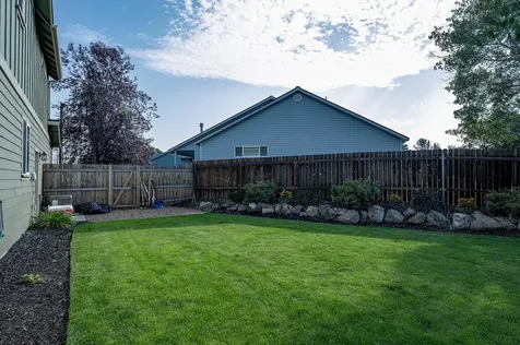 823 SW 26th Court Redmond OR 97756
