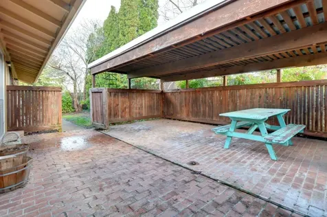 2892 Crystal Drive Medford OR 97504