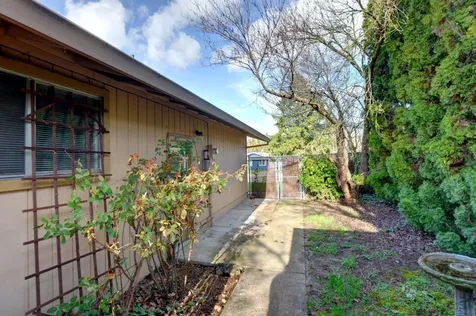 2892 Crystal Drive Medford OR 97504