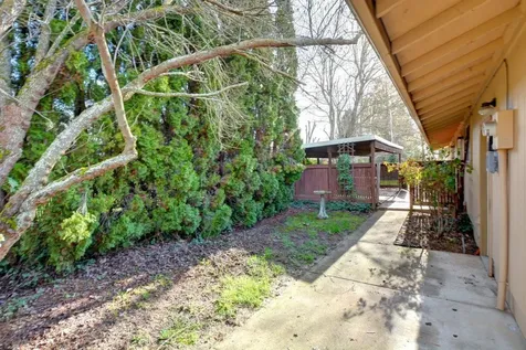 2892 Crystal Drive Medford OR 97504