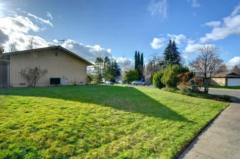 2892 Crystal Drive Medford OR 97504