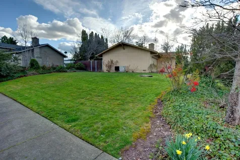 2892 Crystal Drive Medford OR 97504