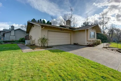 2892 Crystal Drive Medford OR 97504