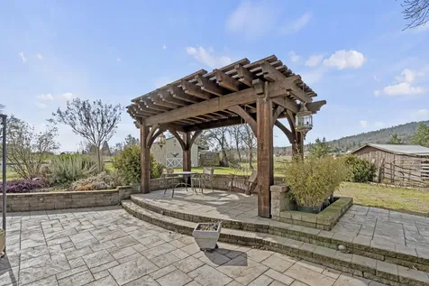 2911 Heritage Road Central Point OR 97502