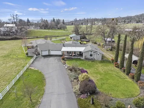 2911 Heritage Road Central Point OR 97502