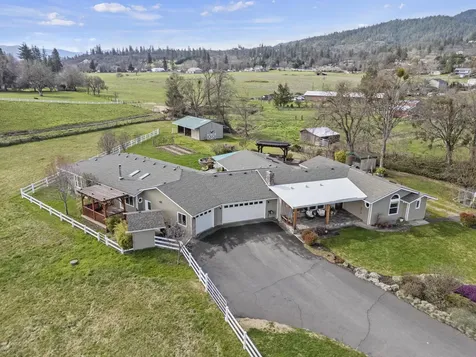 2911 Heritage Road Central Point OR 97502