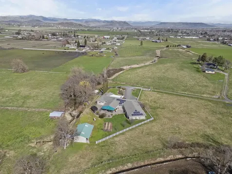 2911 Heritage Road Central Point OR 97502