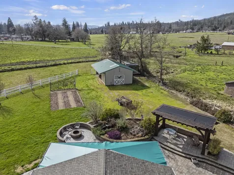 2911 Heritage Road Central Point OR 97502