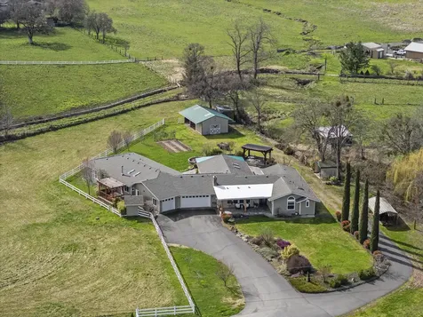 2911 Heritage Road Central Point OR 97502