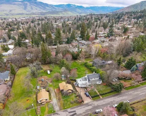 826 Walker Avenue Ashland OR 97520