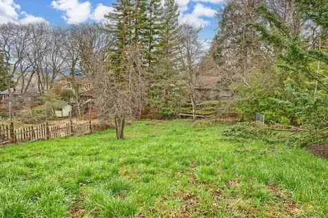826 Walker Avenue Ashland OR 97520