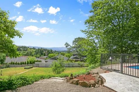 1373 Highcrest Drive Medford OR 97504
