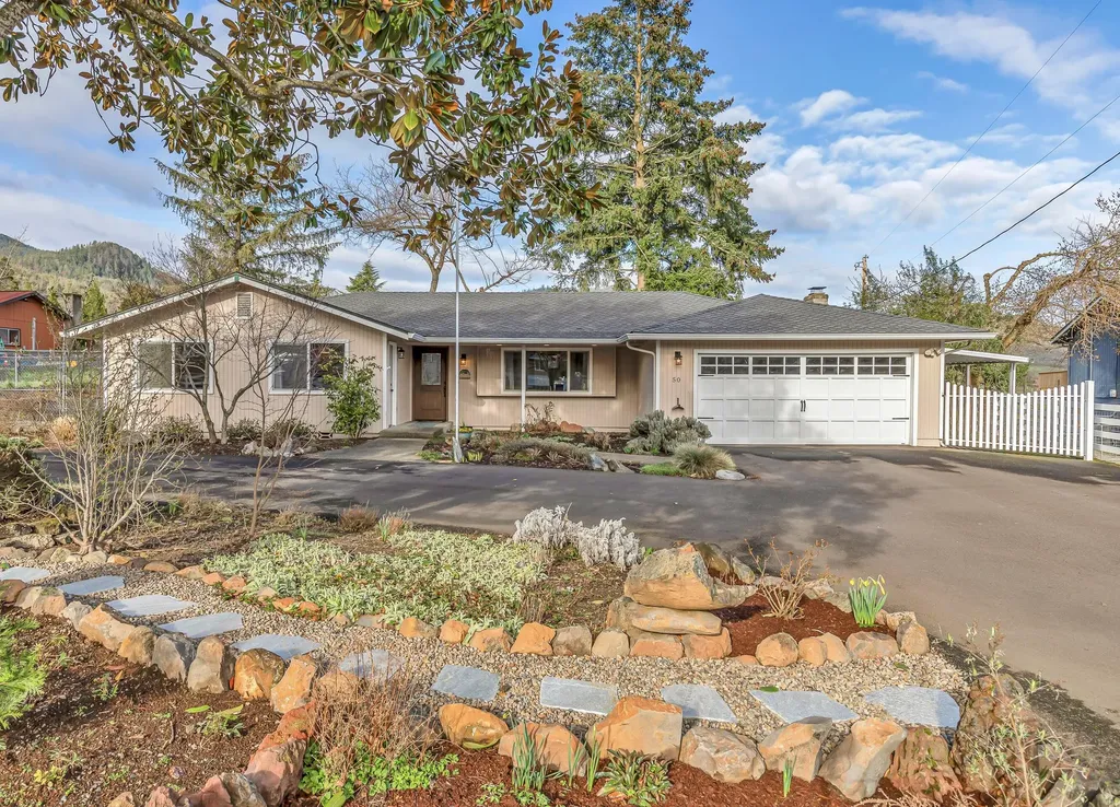 50 Allen Lane Talent OR 97540