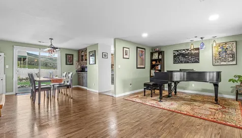 50 Allen Lane Talent OR 97540