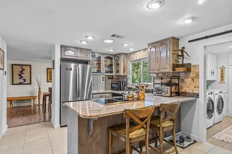 50 Allen Lane Talent OR 97540
