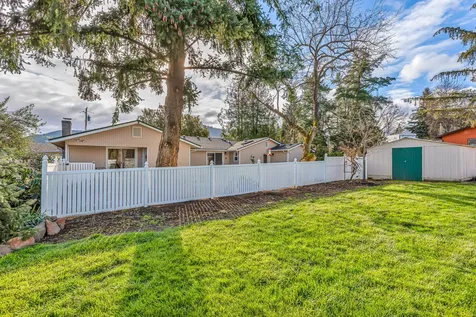 50 Allen Lane Talent OR 97540