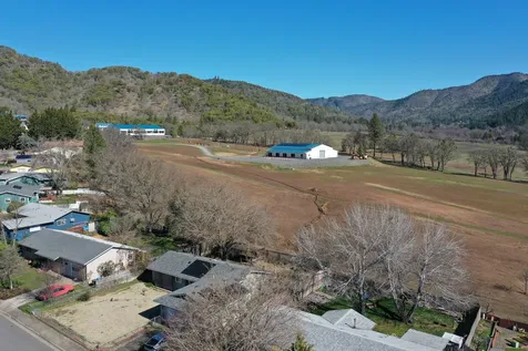 410 Nugget Drive Rogue River OR 97537