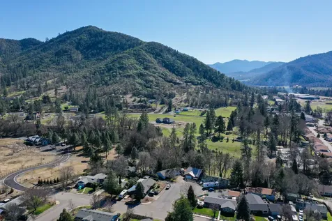 410 Nugget Drive Rogue River OR 97537