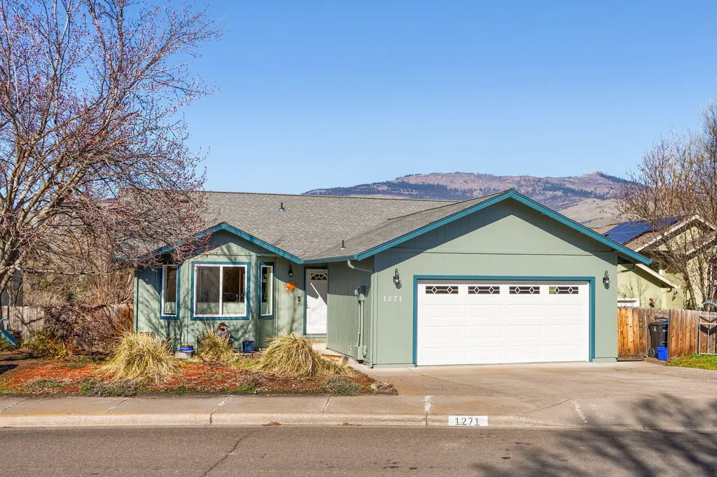 1271 Munson Drive Ashland OR 97520