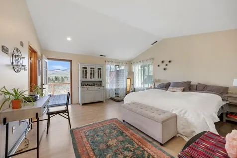 1271 Munson Drive Ashland OR 97520