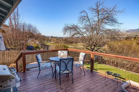 1271 Munson Drive Ashland OR 97520