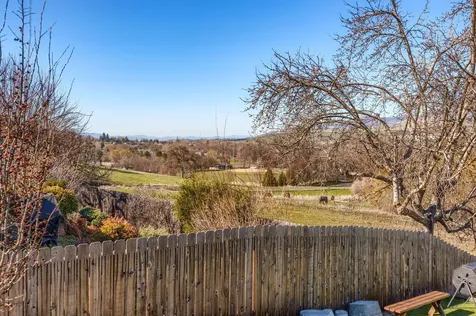1271 Munson Drive Ashland OR 97520