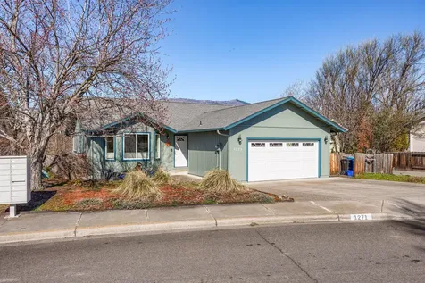 1271 Munson Drive Ashland OR 97520