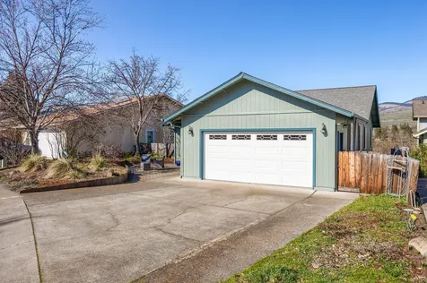 1271 Munson Drive Ashland OR 97520