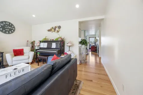 1271 Munson Drive Ashland OR 97520