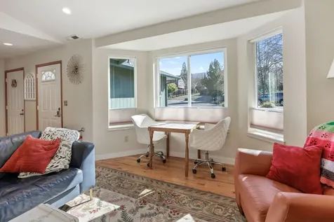 1271 Munson Drive Ashland OR 97520