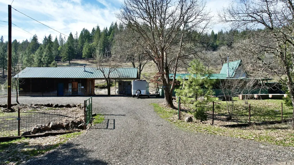 815 Old Trail Creek Road Trail OR 97541