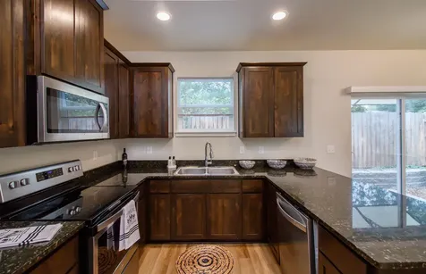 420 Oak Street Phoenix OR 97535
