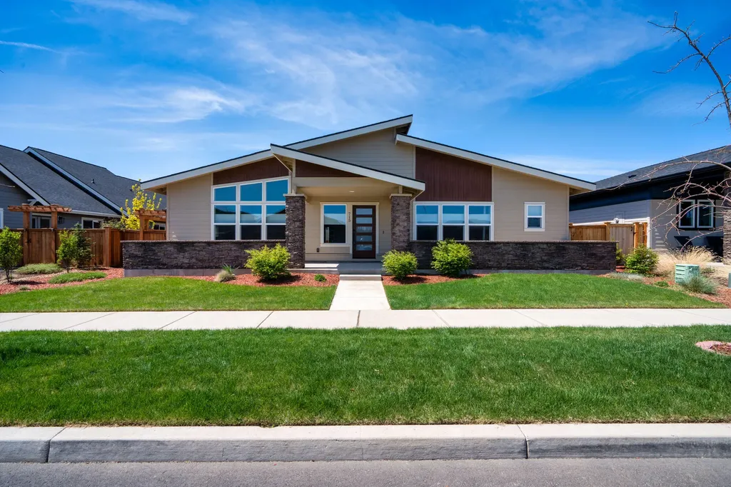 715 NW 13th Street Redmond OR 97756