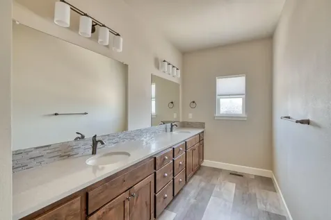 715 NW 13th Street Redmond OR 97756