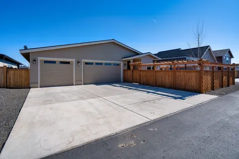 715 NW 13th Street Redmond OR 97756