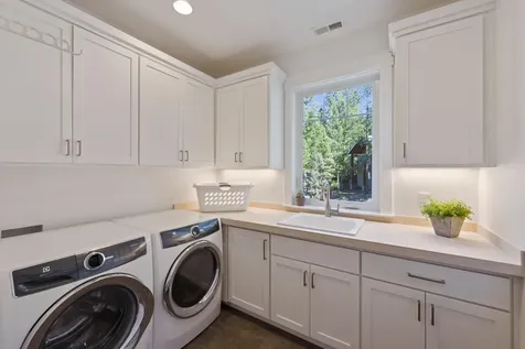 2926 NW Chardonnay Lane Bend OR 97703